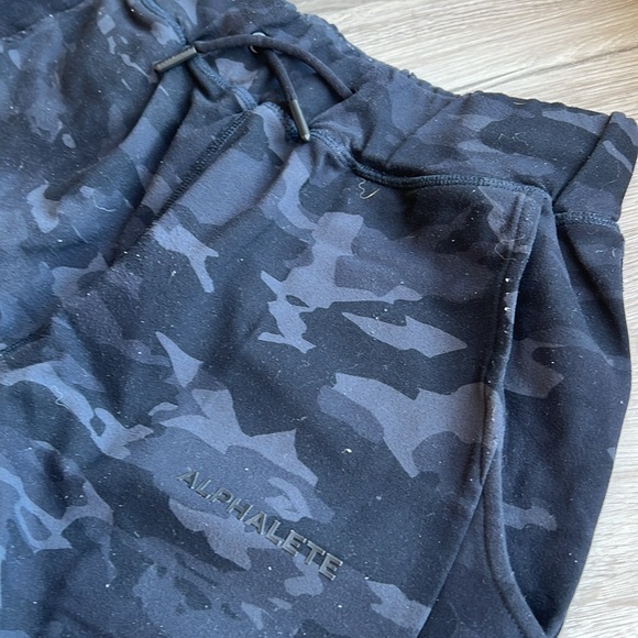 Alphalete - Premium Joggers - Black Camo (Size M) - Picture 2 of 3